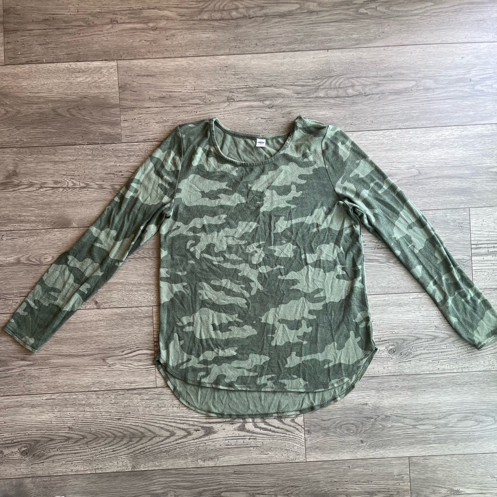 Old Navy Women’s Long Sleeve Crewneck T-Shirt Army Camo Green Size Medium